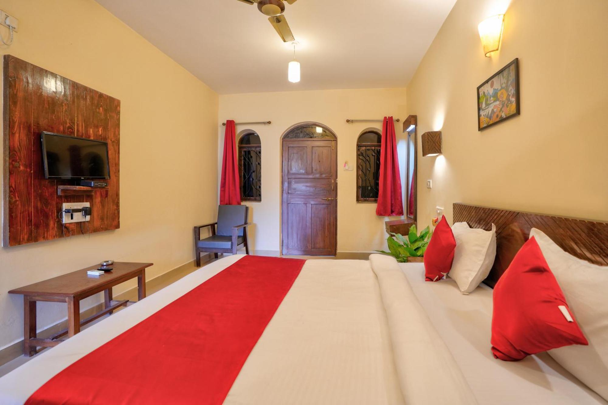 Hotel Salty Waves Baga Buitenkant foto
