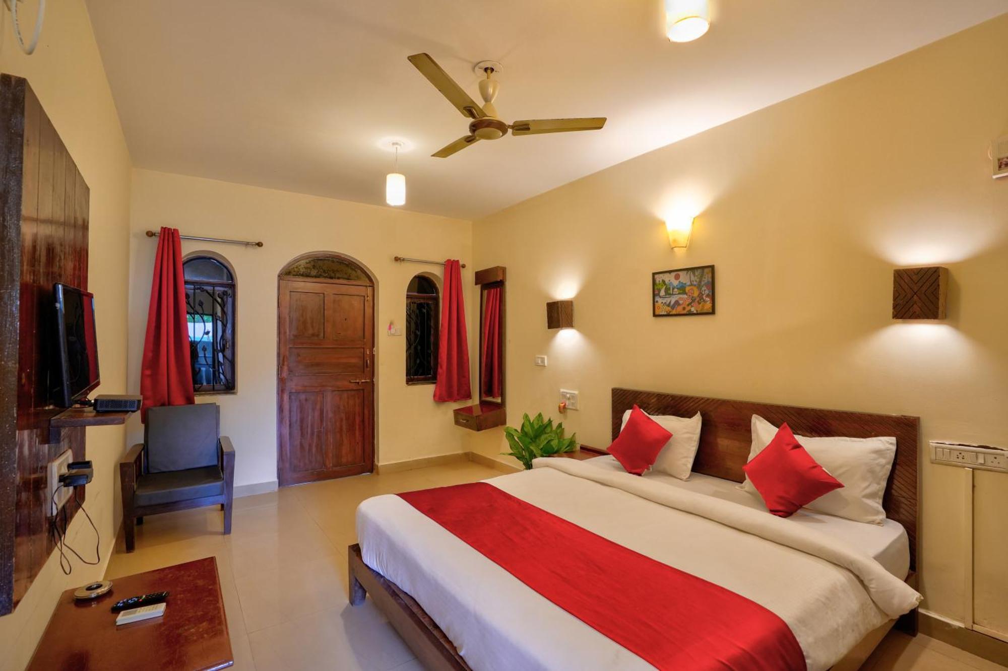Hotel Salty Waves Baga Buitenkant foto