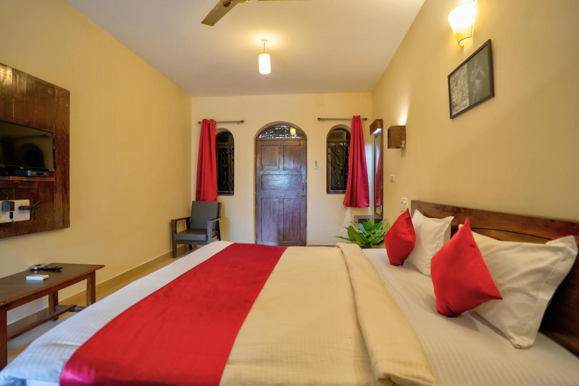 Hotel Salty Waves Baga Buitenkant foto