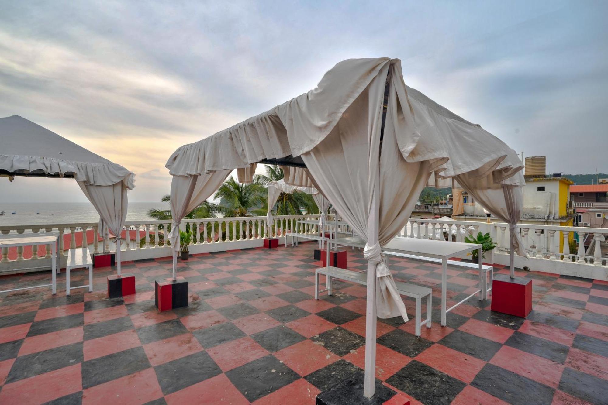 Hotel Salty Waves Baga Buitenkant foto
