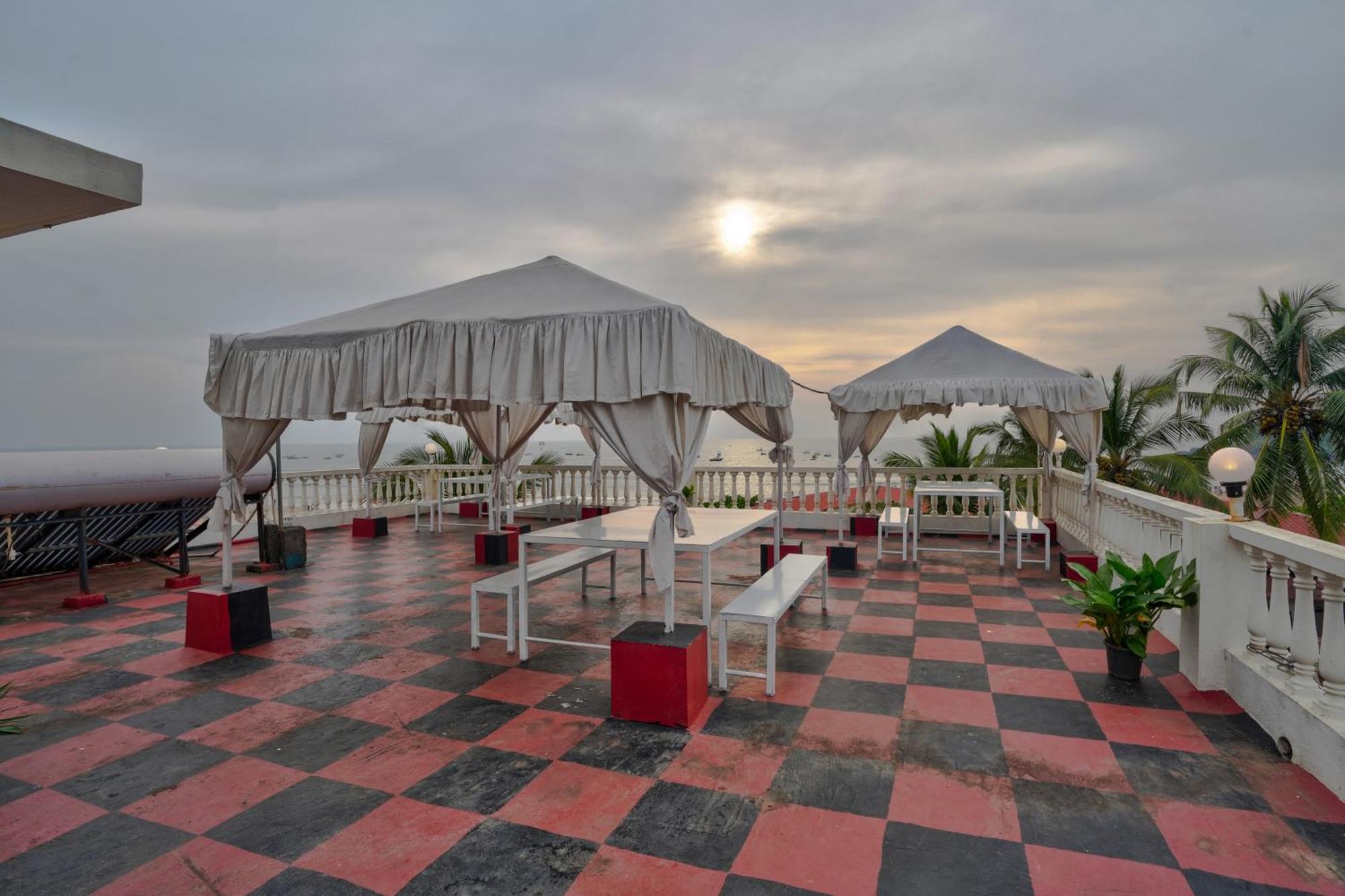 Hotel Salty Waves Baga Buitenkant foto