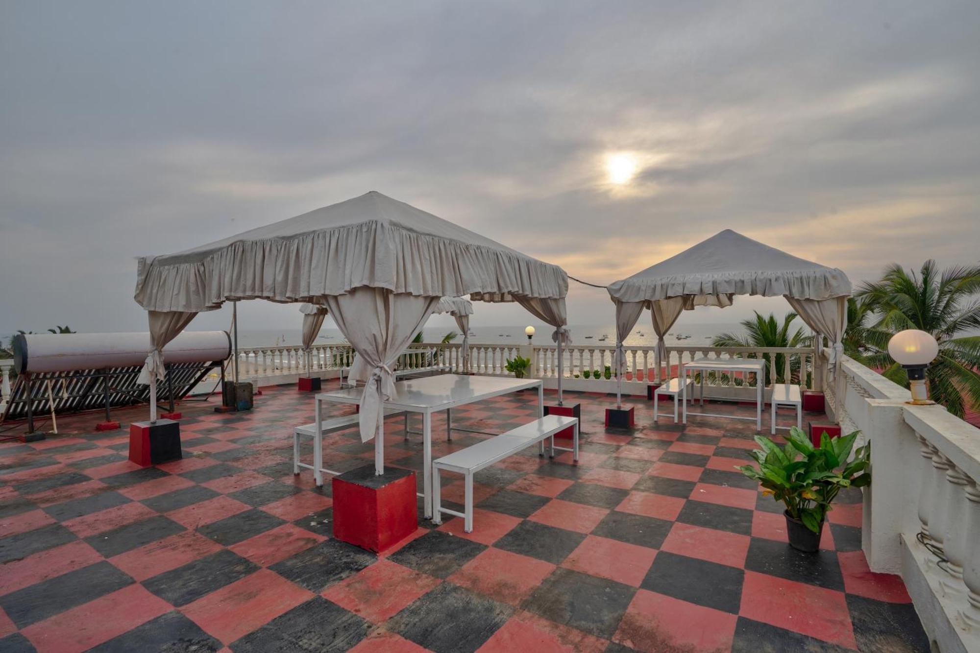 Hotel Salty Waves Baga Buitenkant foto